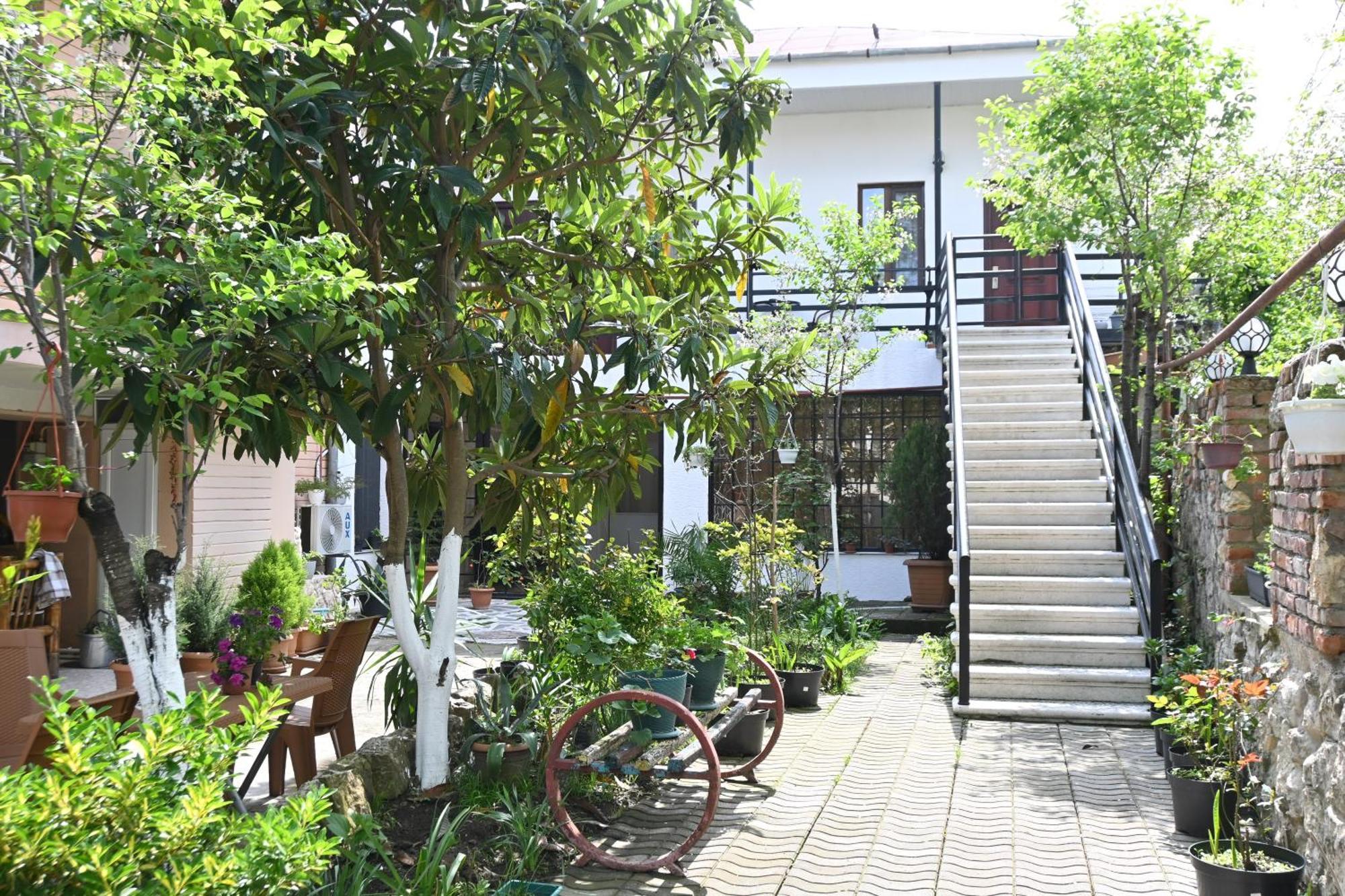 Jerusalem Merkaz Hotel Kʼutʼaisi Exterior foto